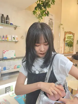 ミディアム 艶髪施術 関谷ヒュウのヘアスタイル