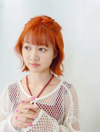 ミディアム コテ巻きパーマ💙 シノヤユイのヘアスタイル
