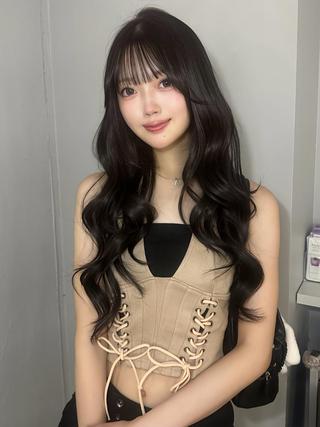 ロング カラー 𝑴𝑶𝑲𝑨渋谷 トレンド韓国ヘア🩷のヘアスタイル