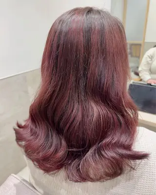 ミディアム 古山 瞳のヘアスタイル