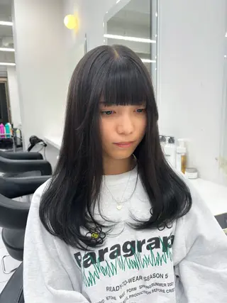 セミロング カラー 抜け感レイヤー︴ ニュアンスカラーのヘアスタイル