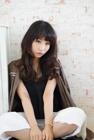 ミディアム ヘアールーム アートのヘアスタイル