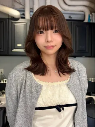ミディアム レイヤー/ネイル COCOROのヘアスタイル