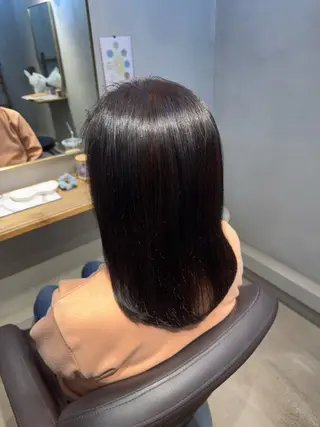 カラー もも ボブ/艶カラーのヘアスタイル