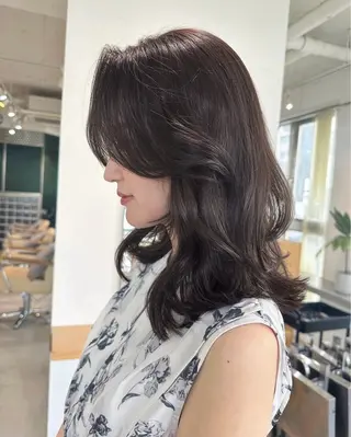 セミロング MIHO /directorのヘアスタイル