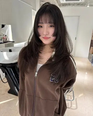ロング レイヤーカット🤍 seriraのヘアスタイル