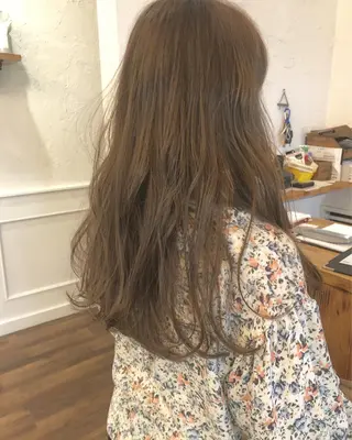 ロング カラー 江原 彩華のヘアスタイル