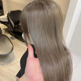 セミロング 透明感オリーブ🫒/ ブリーチなしWカラーのヘアスタイル