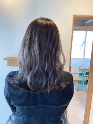 セミロング カラー 畑村 まゆみのヘアスタイル