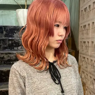 ミディアム カラー 石坂 日果梨のヘアスタイル