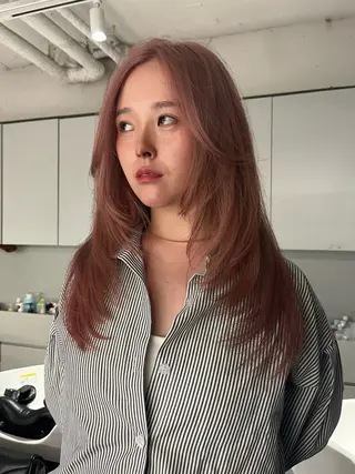 セミロング ハイトーンレイヤー ムラカミカイセイのヘアスタイル