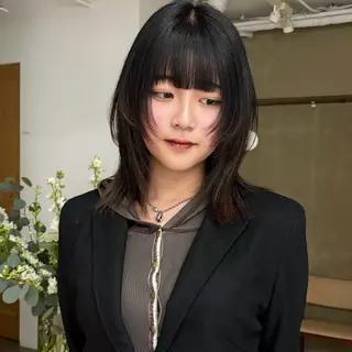 ミディアム レイヤーカット/ 透明感ベージュ モカのヘアスタイル