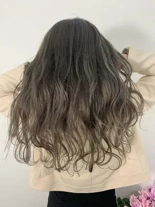ミディアム カラー レイヤーカット 西村あきやのヘアスタイル