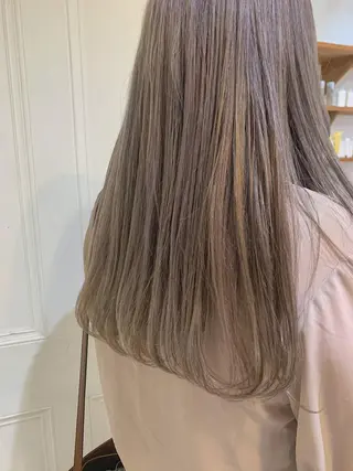 ロング カラー wakana/ 柔らかベージュカラーのヘアスタイル