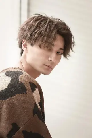 ミディアム 家坂 佑のヘアスタイル