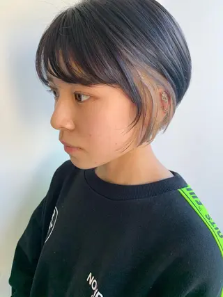 カラー 💜ショート💜 ウルフ、ボブ二色亜美のヘアスタイル