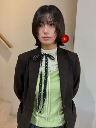 ミディアム 魚谷 綾渚のヘアスタイル
