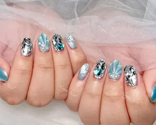 ネイル 🦋 Queenieのネイルデザイン