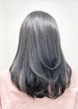 セミロング カラー tomomi /レイヤーカットのヘアスタイル