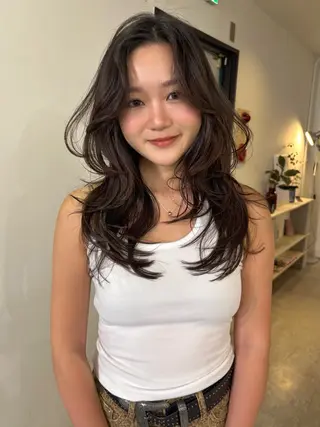 ロング カラー mizuki/ピンク ベージュ.レイヤーのヘアスタイル