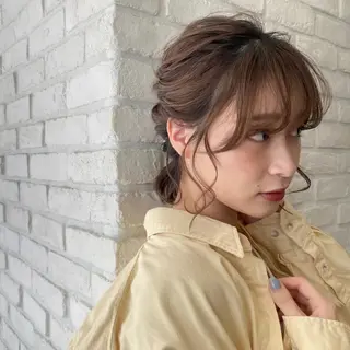 ミディアム ヘアアレンジ ベージュカラー🧸 伊藤なつみのヘアスタイル