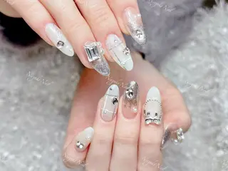 ネイル 🦋 Queenieのネイルデザイン