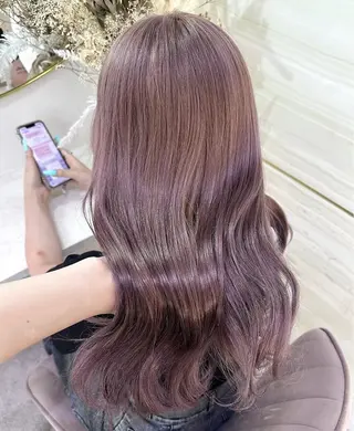 ロング 🐈⬛momo🐾 ブリーチ・Wカラーのヘアスタイル