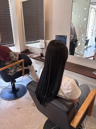 カラー 真鍋 月音のヘアスタイル