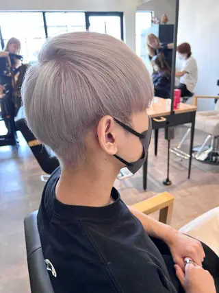 ショート カラー 井手 孔介のヘアスタイル