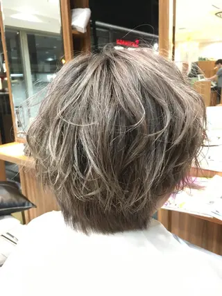 ショート カラー 白髪ぼかしハイライト 柳川拓哉のヘアスタイル