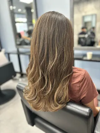 ロング カラー 加藤 藍のヘアスタイル