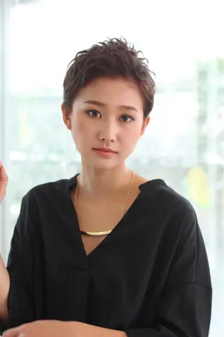 ショート カラー 露崎 遼のヘアスタイル