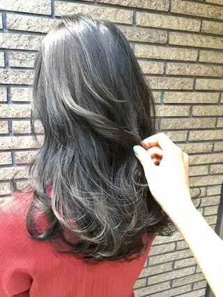 ロング カラー 長谷川 香織のヘアスタイル