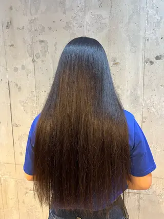 ロング momo /鍛冶屋町のヘアスタイル