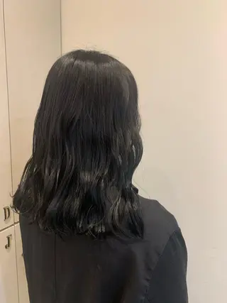 ミディアム om's poka 伊藤百花のヘアスタイル