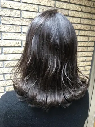ミディアム カラー 長谷川 香織のヘアスタイル