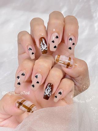 MoON...❤︎ MeGuのネイルデザイン