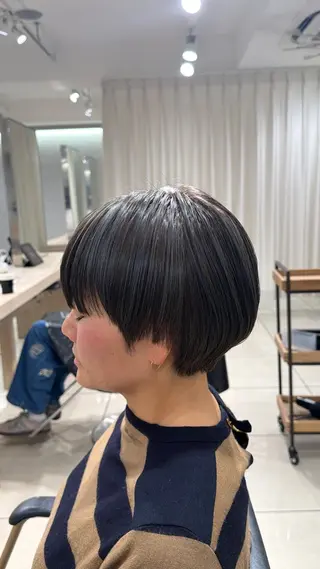 ショート カラー 巖本 真希のヘアスタイル