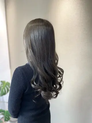 ロング カラー 佐々木 美帆のヘアスタイル