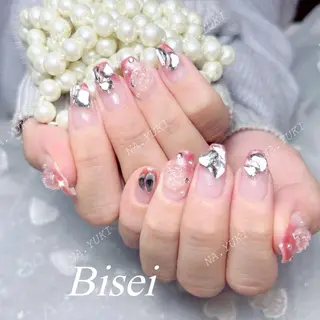 ネイル 🦋 Queenieのネイルデザイン