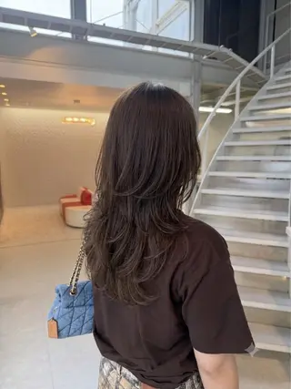 ミディアム カラー 小島 芽海のヘアスタイル