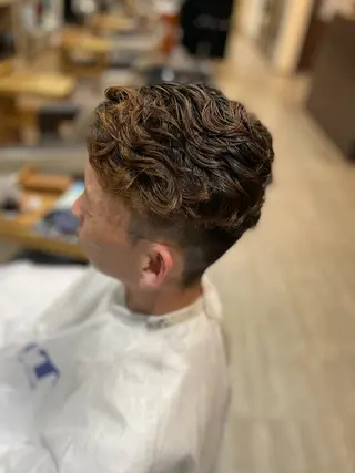 パーマ メンズ 勘場 万菜華のヘアスタイル