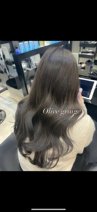 ロング カラー 秋屋 美々梨のヘアスタイル