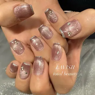 ネイル LAVISH 大和店 emi・:*+のネイルデザイン