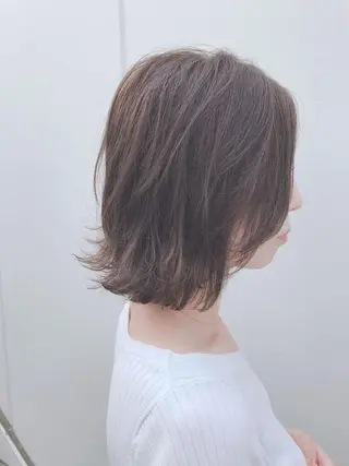 ミディアム 高梨 里穂のヘアスタイル