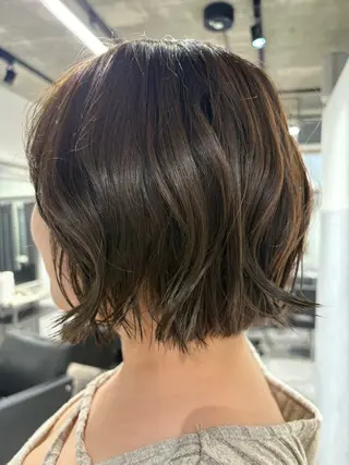 カラー ベージュ、ブラウン ／ボブ　ユミのヘアスタイル