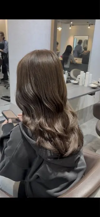 セミロング カラー 伊達 育海のヘアスタイル