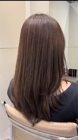 セミロング 梅澤徹|くびれのある 大人レイヤースタイルのヘアスタイル