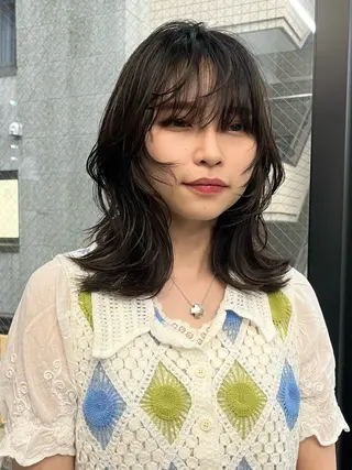 セミロング カラー イツク ⚡️ ルーツ/ハイトーンのヘアスタイル
