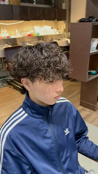 パーマ メンズ fifth原宿 宮部蓮のヘアスタイル
